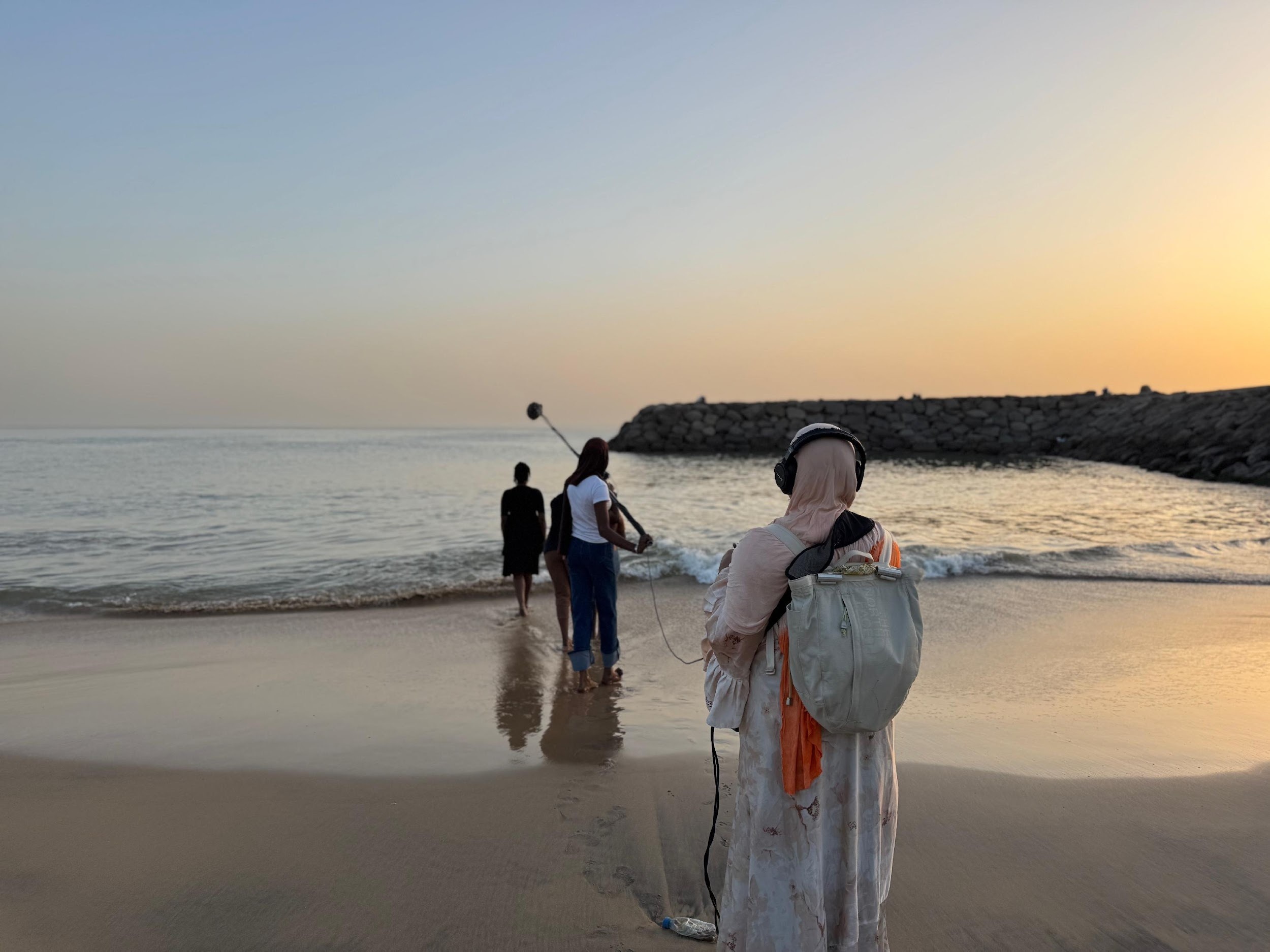 Joy of Light — au bord de la mer, à Dakar